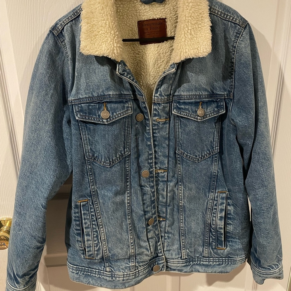 Abercrombie & Fitch Cream Sherpa-Lined Jacket with Blue Accent